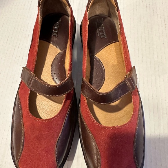 Born Red and Brown Mary Jane Suede and Leather Shoes  Size 8 - Picture 2 of 5